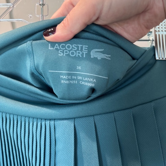 LACOSTE - LIKE NEW! Women's Ultra-Dry Pleated Tennis Skirt (36/4) - Picture 2 of 3